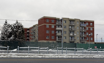 17000 Sainte-Marie in Kirkland, QC - Building Photo - Building Photo