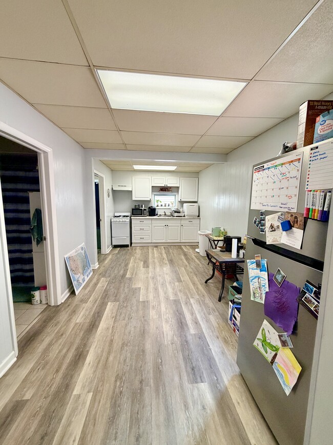 546 Quincy Ave, Unit 2