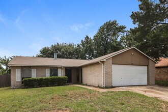 6702 Blackberry Dr in Arlington, TX - Building Photo - Building Photo