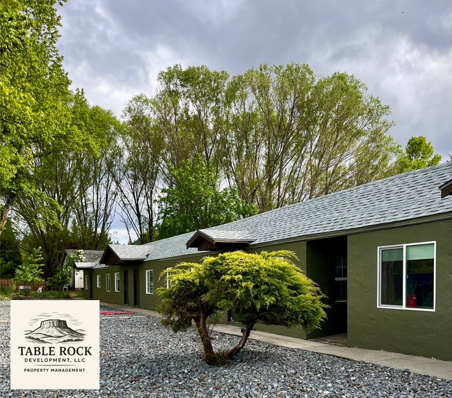 property at 5333 Rogue River Hwy