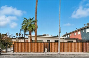 1905 Santa Paula Dr in Las Vegas, NV - Building Photo
