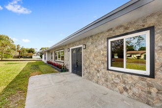 4604 S Shore Rd in Orlando, FL - Foto de edificio - Building Photo