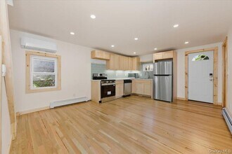 132 A Raymond St in Rockville Centre, NY - Building Photo - Building Photo