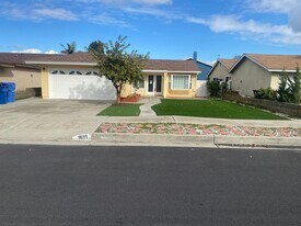 1611 Oakhorne Dr in Los Angeles, CA - Building Photo