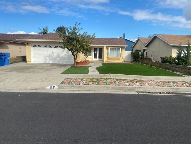 property at 1611 Oakhorne Dr