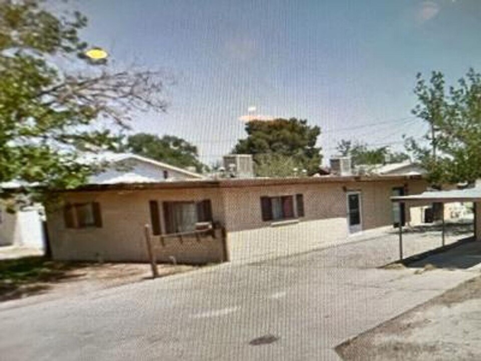1011 Catalina Ln in Alamogordo, NM - Building Photo