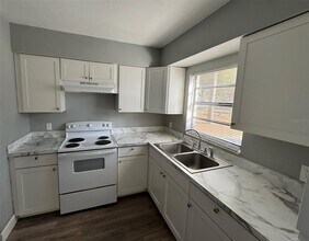 7130 SW 45th Pl in Gainesville, FL - Building Photo - Building Photo
