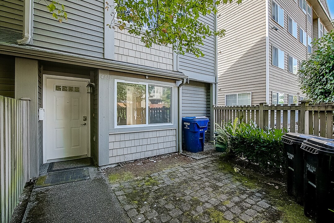 4311 8th Ave NE in Seattle, WA - Building Photo