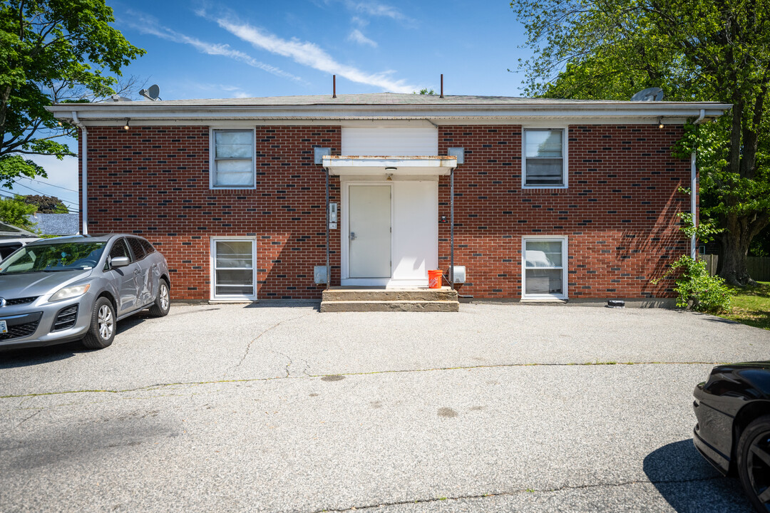 100 Arcadia Ave in Cranston, RI - Foto de edificio