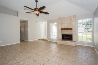 19523 Lake Hollow Ln in Houston, TX - Building Photo - Building Photo