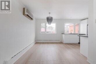 44 Robertsfield Crescent in Toronto, ON - Building Photo - Building Photo