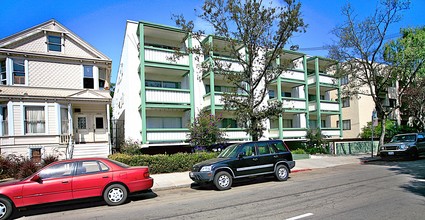 2404 Fulton St in Berkeley, CA - Building Photo - Building Photo