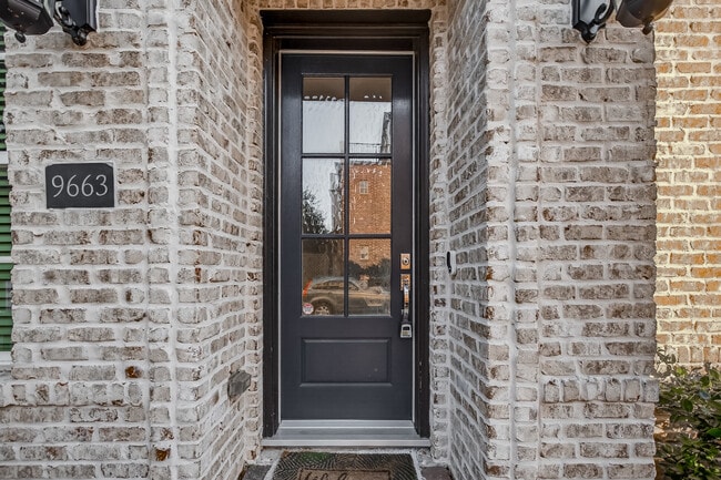 9663 Kings Cross Station in Houston, TX - Building Photo - Building Photo