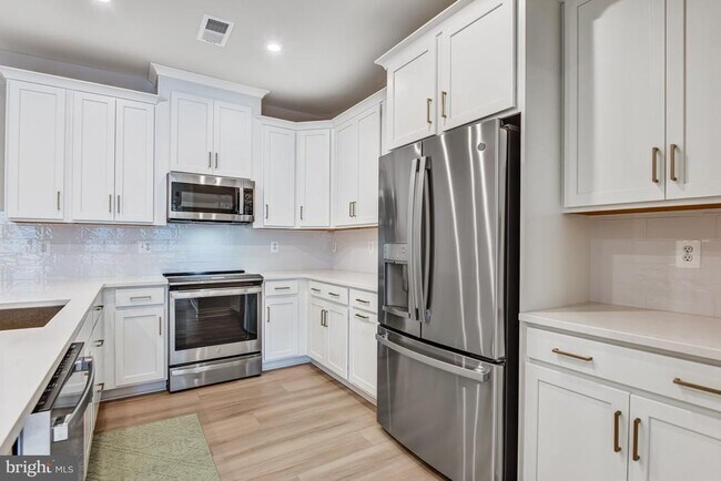 13653 Innovation Station Lp in Herndon, VA - Building Photo - Building Photo