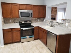 3227 Crystal Brook Ct in Grand Prairie, TX - Building Photo - Building Photo
