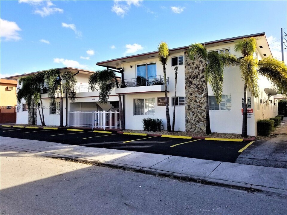 50 W 4th St in Hialeah, FL - Foto de edificio