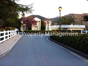 23799 Monterey Salinas Hwy in Salinas, CA - Foto de edificio - Building Photo