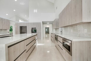 7351 Valencia Dr in Boca Raton, FL - Building Photo