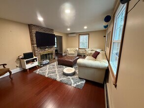 34 Hitching Post Ln in Bedford, NH - Building Photo - Building Photo