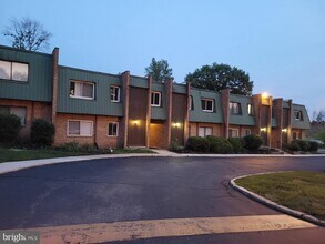 1605 Meadowview Ln in Mont Clare, PA - Building Photo - Building Photo