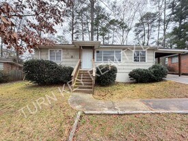 908 5 Mile Rd in Birmingham, AL - Building Photo