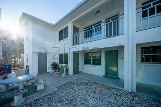 7338 Coquina Way in St Pete Beach, FL - Foto de edificio - Building Photo