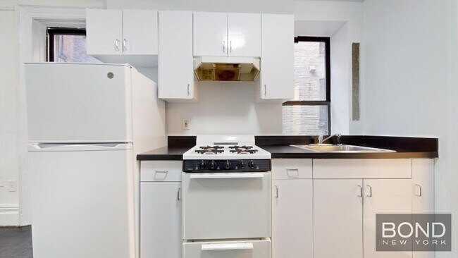1427 York Ave in New York, NY - Building Photo - Building Photo