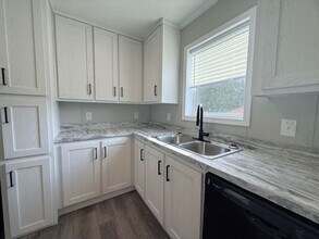 29649 Cambridge Ct in New Baltimore, MI - Building Photo - Building Photo