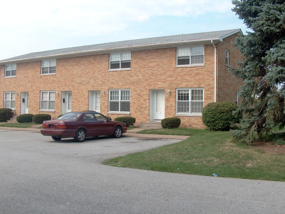 1315-1321 E 39th St in Davenport, IA - Building Photo