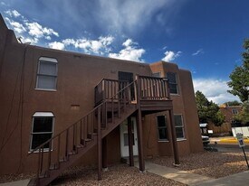 1702 Calle De Oriente Norte in Santa Fe, NM - Building Photo