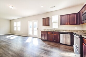 1087 Cold Water Dr in Griffin, GA - Building Photo - Building Photo