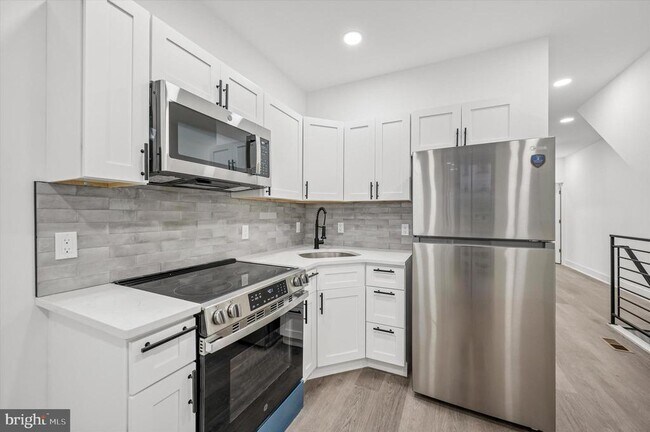 5719 Cambridge St in Philadelphia, PA - Building Photo - Building Photo