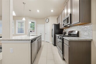 7335 Hinsdale Dr in Pasadena, TX - Building Photo - Building Photo