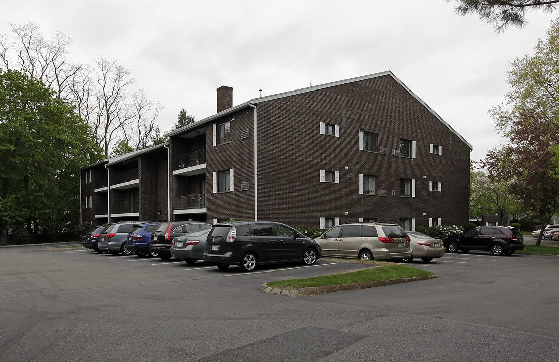 2300 Commonwealth Ave in Auburndale, MA - Foto de edificio