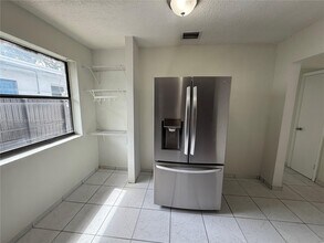 2146 NW 18th Terrace in Miami, FL - Foto de edificio - Building Photo