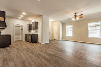 320 Chalk Hill Ct in Edmond, OK - Building Photo - Building Photo