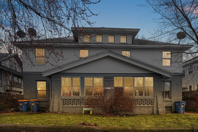 property at 910 Worden St SE