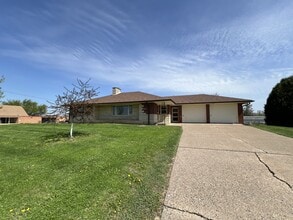 3170 Asbury Rd in Dubuque, IA - Building Photo - Building Photo