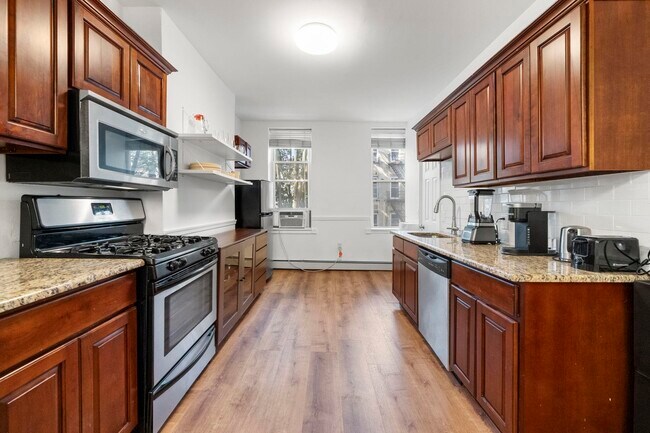 208 7th St in Jersey City, NJ - Building Photo - Building Photo