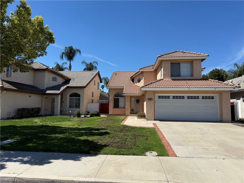 30097 Shoreline Dr in Menifee, CA - Foto de edificio