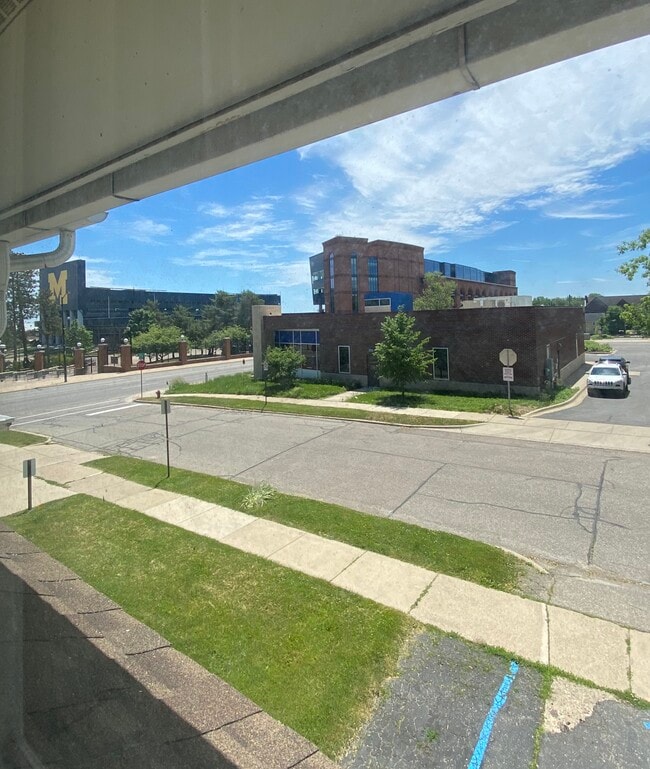 1054 S Main St