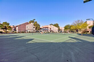 5058 S Rainbow Blvd in Las Vegas, NV - Building Photo - Building Photo