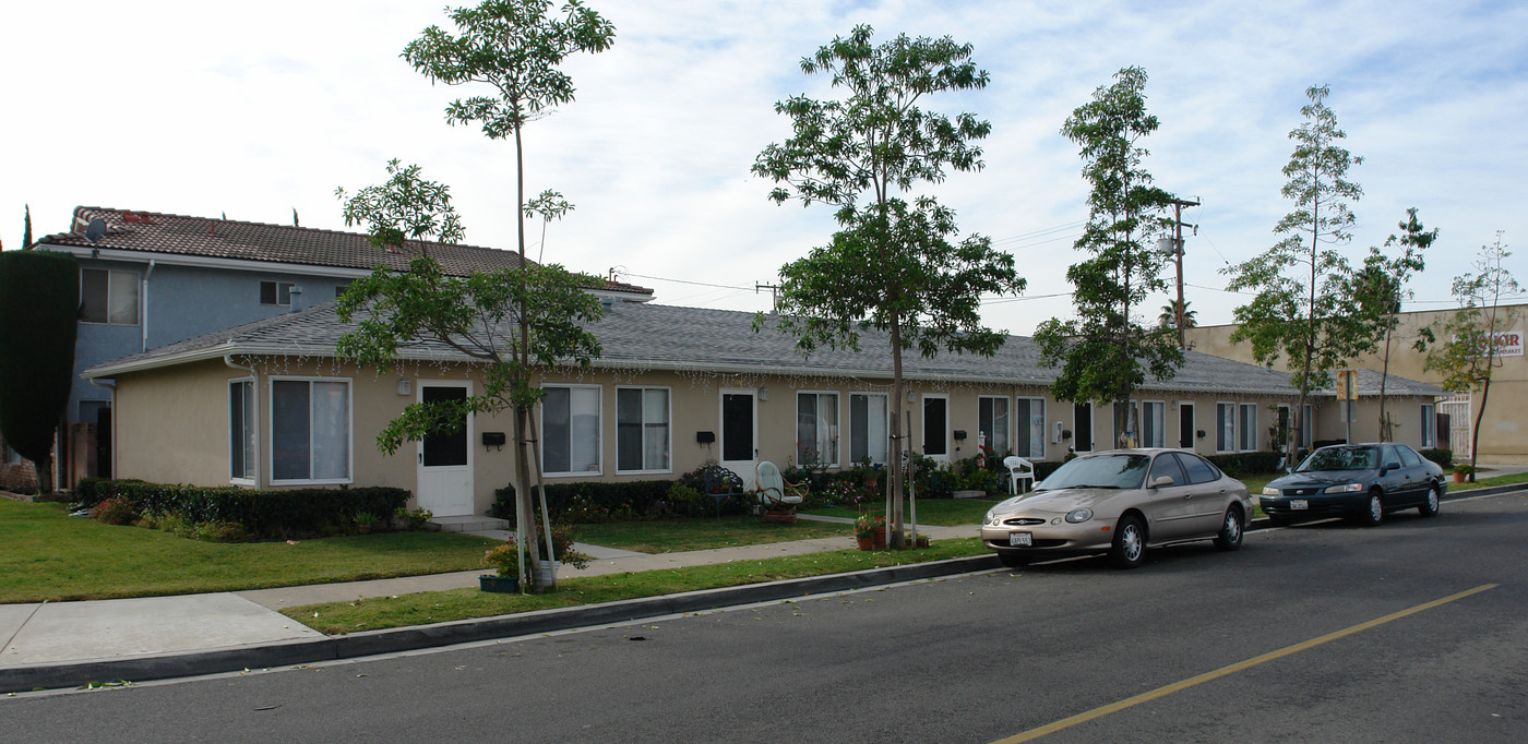 3542-3556 Catalina St in Los Alamitos, CA - Building Photo