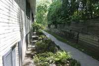 Westwood Manor: In-Unit Washer & Dryer, Co... in Westwood, NJ - Foto de edificio - Building Photo