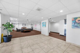 Chatham Towers in Chatham-Kent, ON - Building Photo - Building Photo