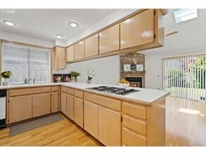 8265 SW Ashford St in Tigard, OR - Building Photo - Building Photo