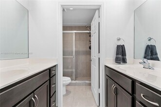 6285 SW 47th Manor in Davie, FL - Building Photo - Building Photo