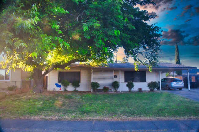7367 Sandalwood Dr in Citrus Heights, CA - Foto de edificio - Building Photo