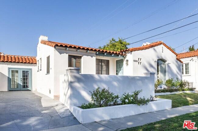 8023 Clinton St in West Hollywood, CA - Building Photo - Building Photo