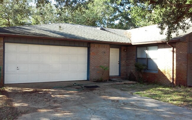 property at 104 Post Oak Pl